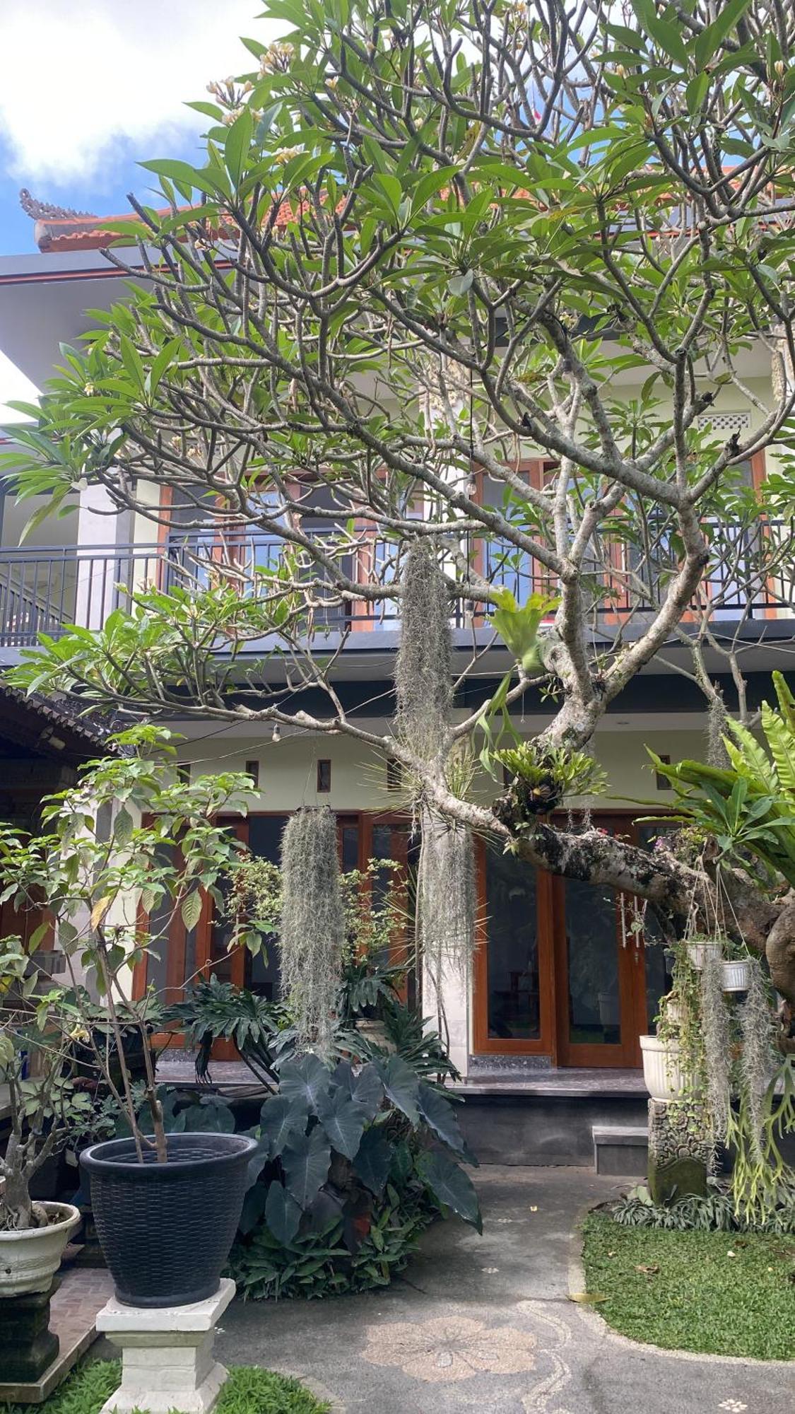 Suryadina Guest House Ubud Exteriör bild