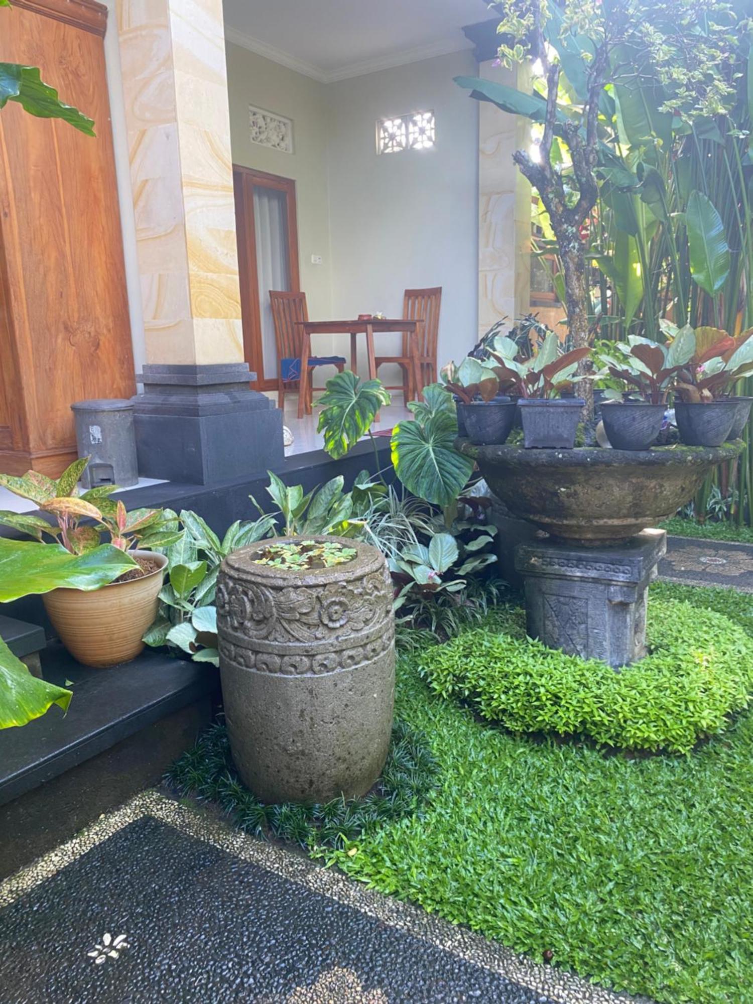 Suryadina Guest House Ubud Exteriör bild
