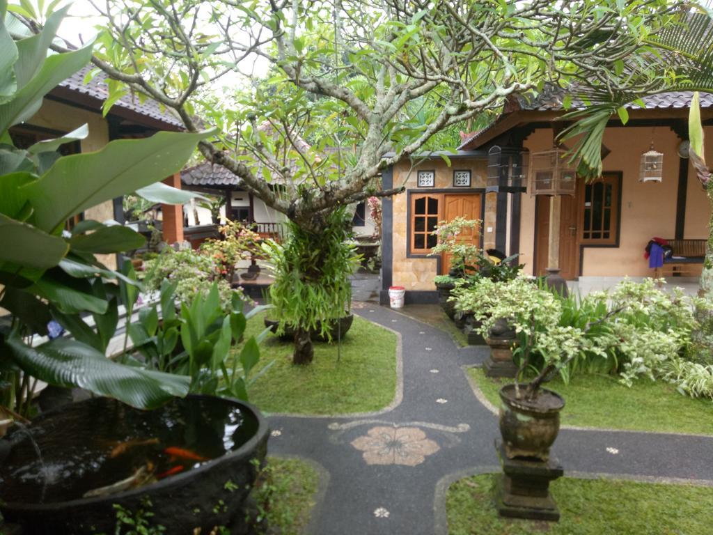 Suryadina Guest House Ubud Exteriör bild