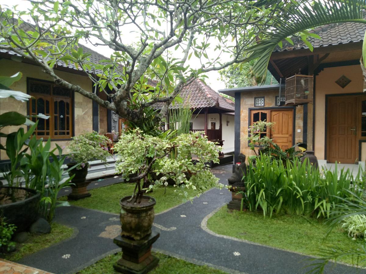 Suryadina Guest House Ubud Exteriör bild