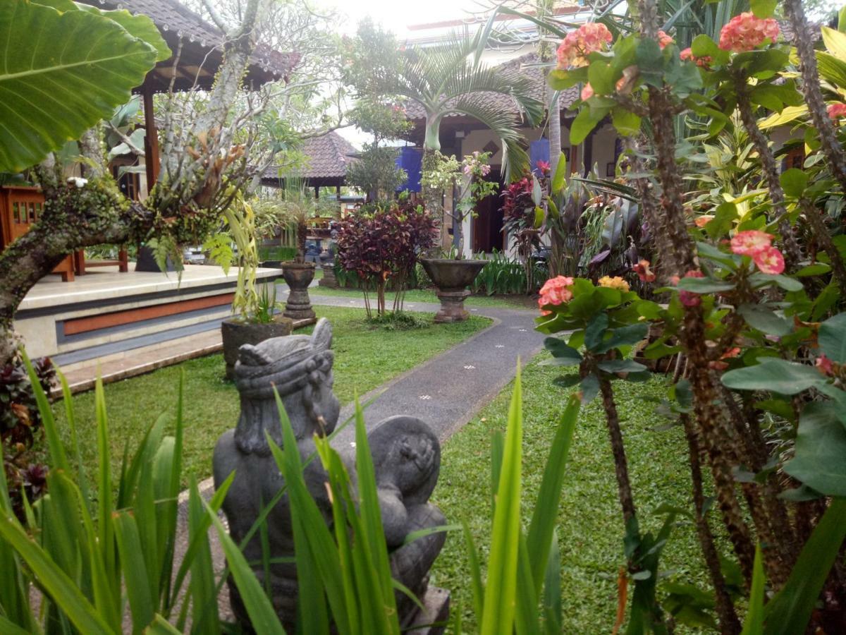 Suryadina Guest House Ubud Exteriör bild